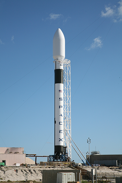 space x falcon 9 docked
